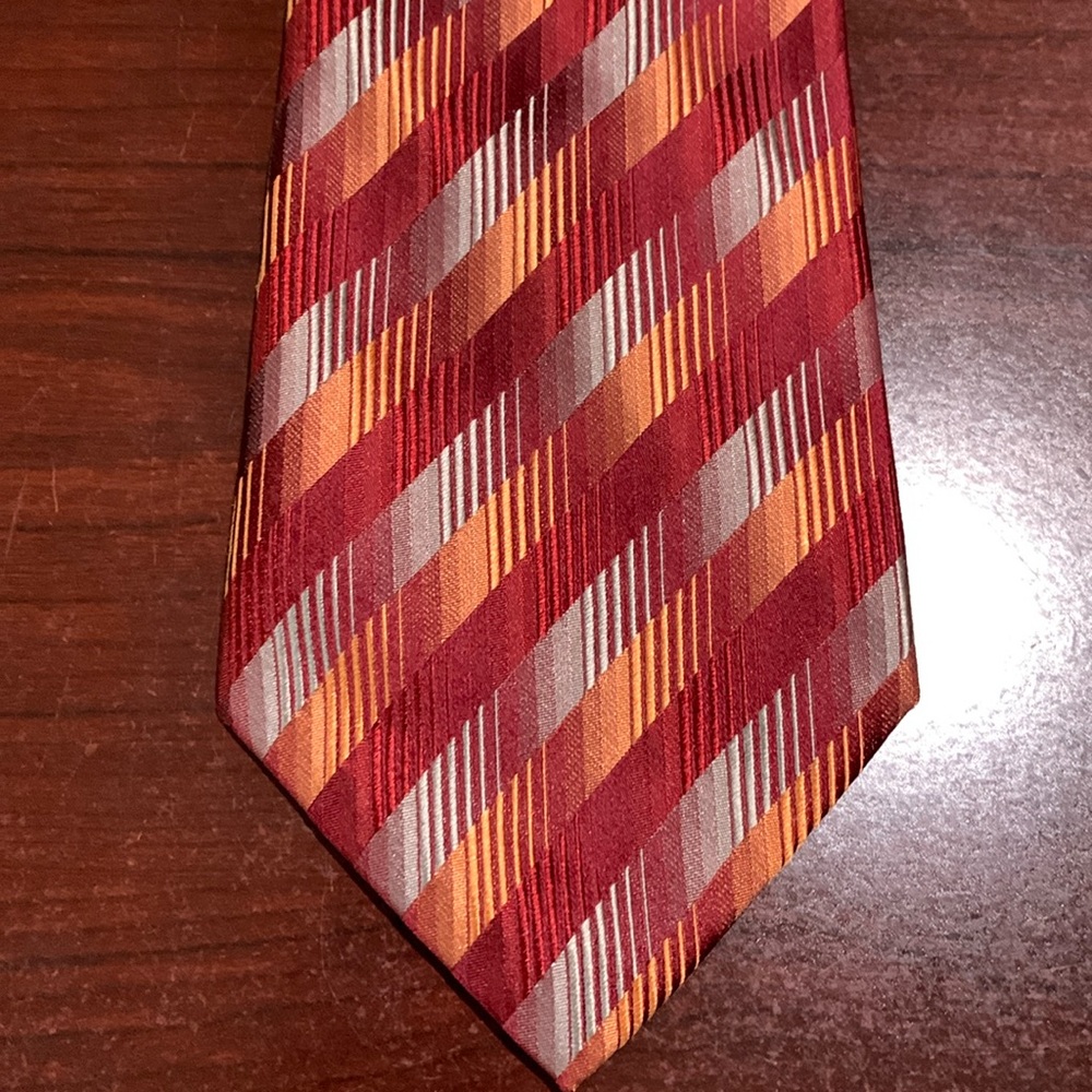 Van Heusen Necktie, 100% silk, red/orange/gray diagonal stripe pattern, 4” wide